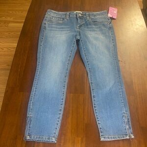 Cabi ladies NWT La Jolla Cropped Super Skinny Jeans. Medium blue wash. Size 8
